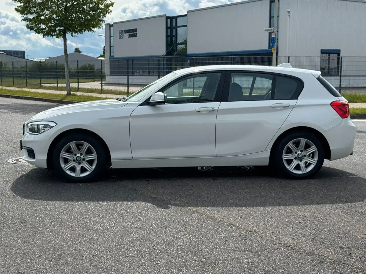 Used BMW 116 Advantage 116 HP (85 kW) 2019 White Hatchback