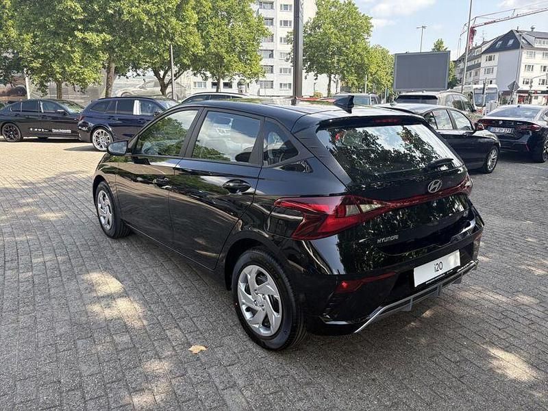 Neu Hyundai i20 Select 101 PS (74 kW) 2025 Schwarz Kleinwagen