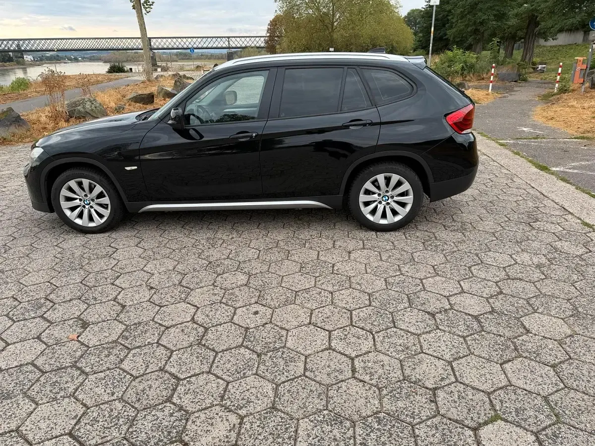 Gebraucht BMW X1 143 PS (105 kW) 2011 Schwarz SUV