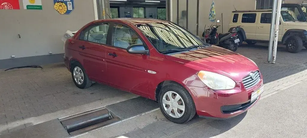 Gebraucht Hyundai Accent 97 PS (71 kW) 2007 Rot Limousine