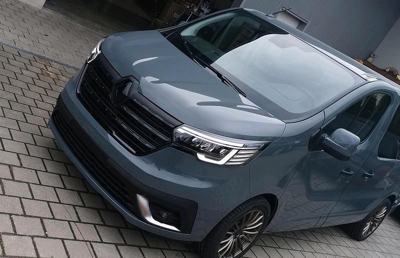 Gebraucht Renault Trafic 150 PS (110 kW) 2023 Grau Van / Kleinbus