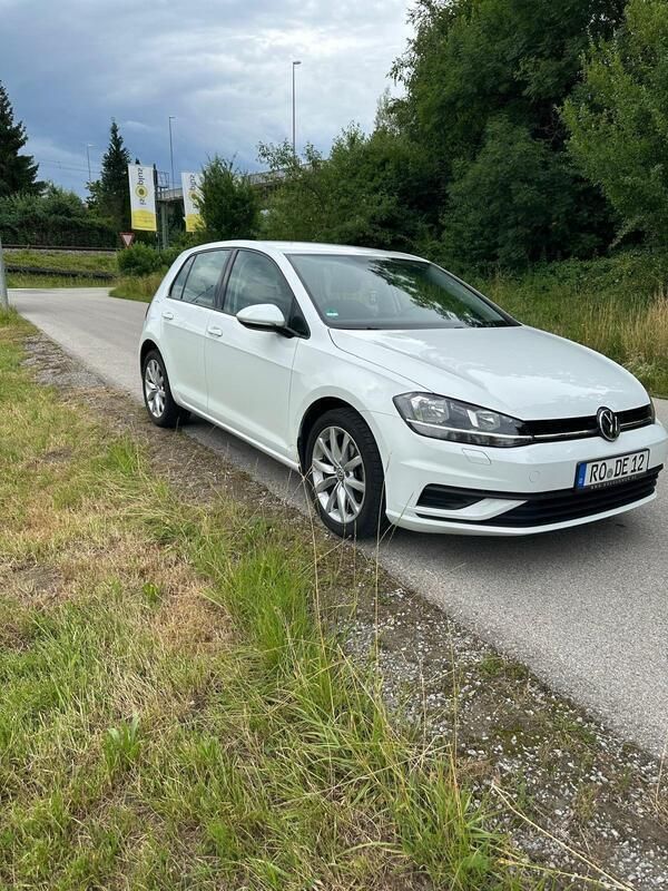 Weiß Gebraucht 2019 VW Golf VII Kleinwagen | 14.940 € (Guter Preis) - Bild 1/4