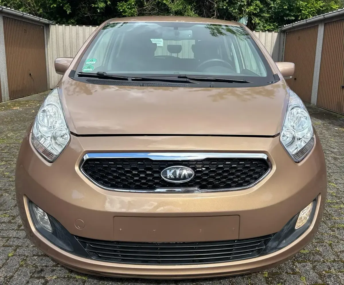 Używany Kia Venga 125 KM (91 kW) 2011 Złoty Hatchback