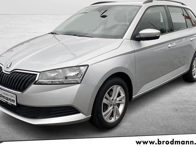 Brilliant silber metallic Gebraucht 2022 Skoda Fabia Ambition Kombi | 15.850 € (Fairer Preis) - Bild 1/4