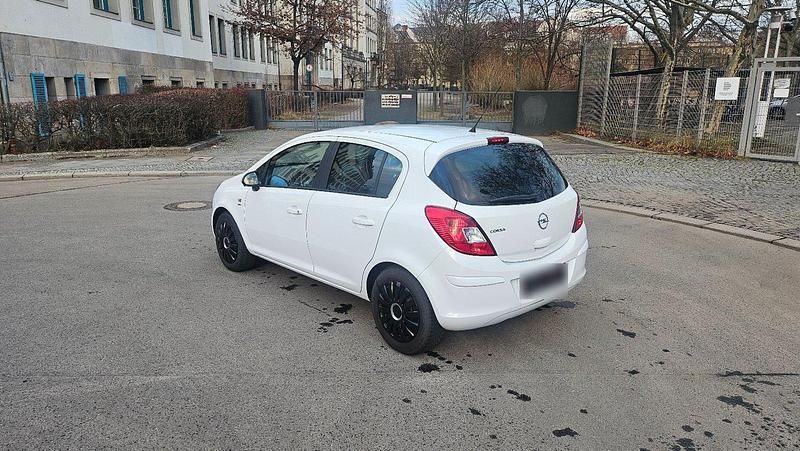 Gebraucht Opel Corsa Active 87 PS (63 kW) 2013 Weiß Kleinwagen