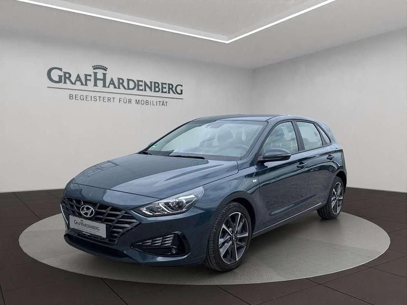 Teal blue / met Gebraucht 2023 Hyundai i30 Trend Limousine | 17.690 € (Guter Preis) - Bild 1/4