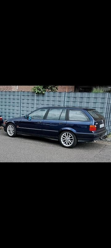 Blau Gebraucht 1997 BMW 318 Kombi | 3.555 € - Bild 1/3