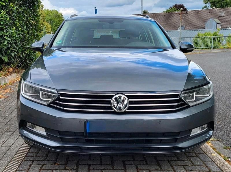 Grau Gebraucht 2015 VW Passat Kombi | 7.800 € (Fairer Preis) - Bild 1/4
