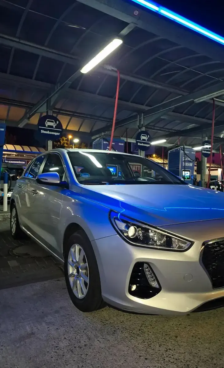 Gebraucht Hyundai i30 99 PS (72 kW) 2017 Grau Limousine