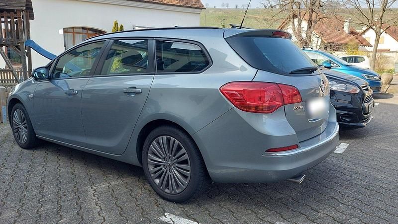 Gebraucht Opel Astra Active 140 PS (102 kW) 2014 Grau Kombi