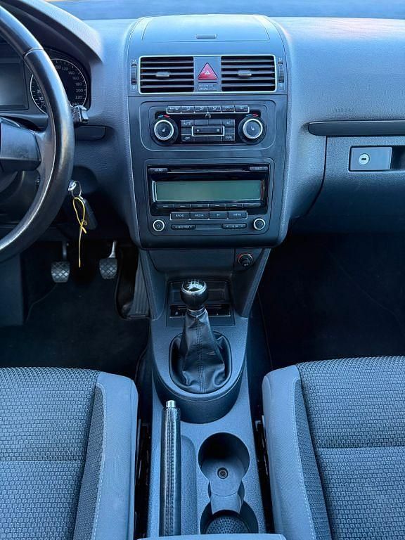 Gebraucht VW Touran Comfortline 105 PS (77 kW) 2011 Grau Van / Kleinbus