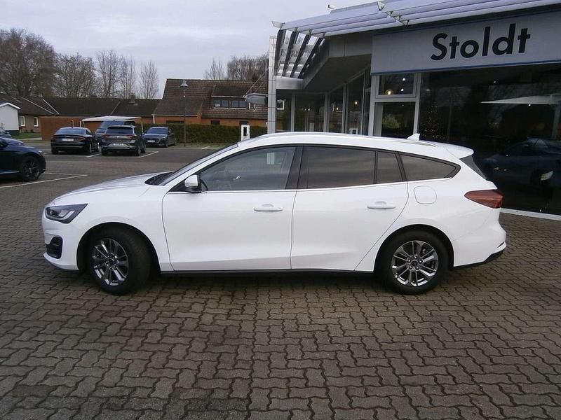 Gebraucht Ford Focus Titanium 125 PS (91 kW) 2022 Frozen white Kombi