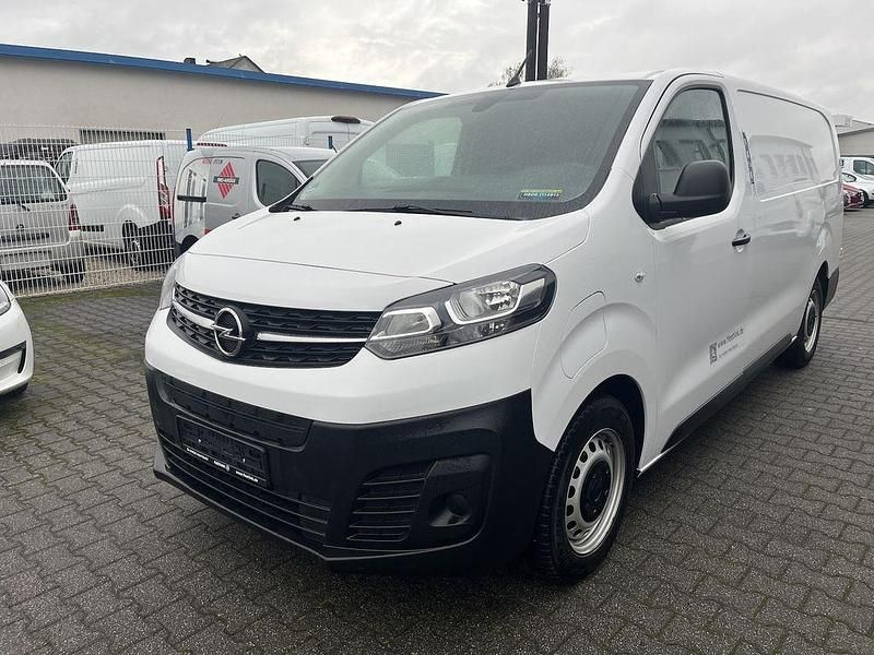 Jade weiss/arktis weiss Gebraucht 2022 Opel Vivaro-e Combi Edition Van | 22.950 € (Superpreis) - Bild 1/4
