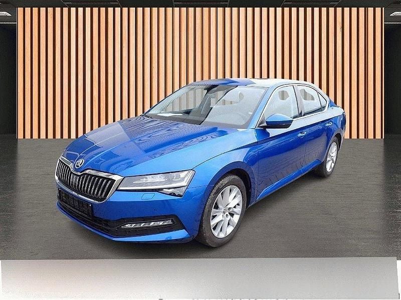 Blau race blau Gebraucht 2021 Skoda Superb Ambition | 25.890 € (Fairer Preis) - Bild 1/4