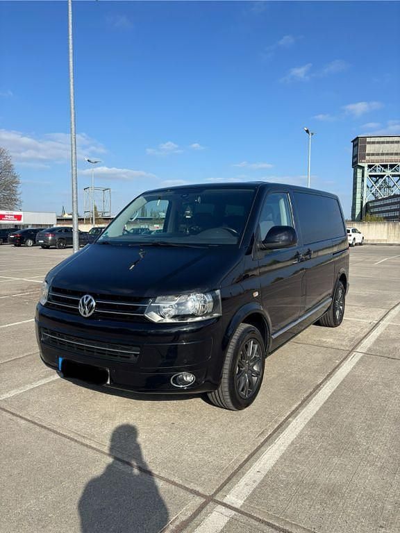 Gebraucht VW Multivan 179 PS (131 kW) 2011 Schwarz Van