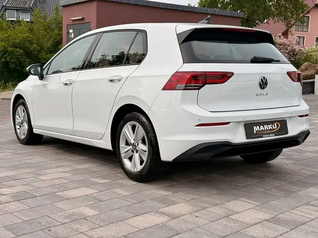 Gebraucht VW Golf VIII Life 116 PS (85 kW) 2023 Weiß Limousine