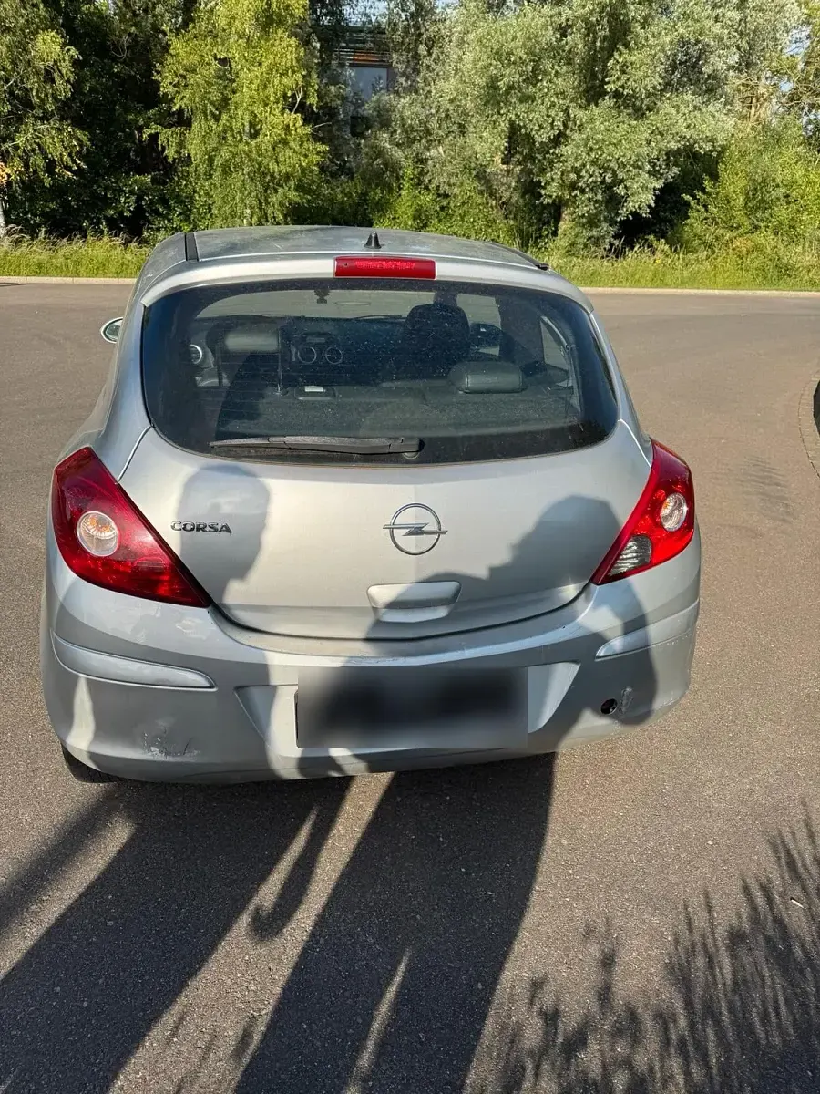 Gebraucht Opel Corsa 90 PS (66 kW) 2009 Silber Kleinwagen