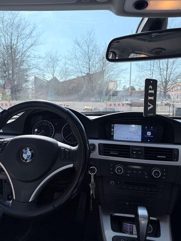 Gebraucht BMW 318 143 PS (105 kW) 2009 Grau Limousine