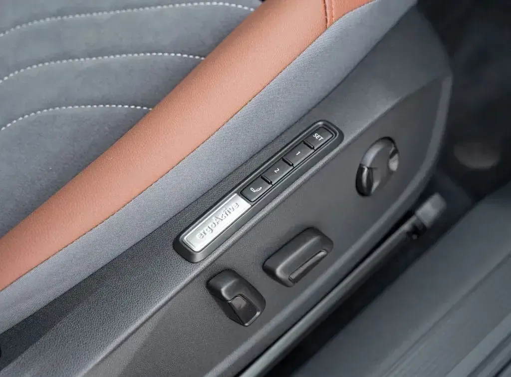 Gebraucht VW ID.4 150 kW (204 PS) 2021 Gold SUV