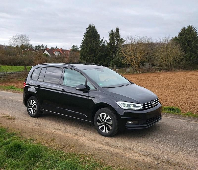Gebraucht VW Touran 150 PS (110 kW) 2023 Schwarz Van / Kleinbus