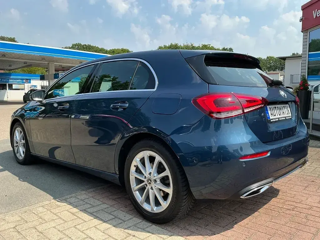 Gebraucht Mercedes A200 163 PS (119 kW) 2019 Blau Limousine