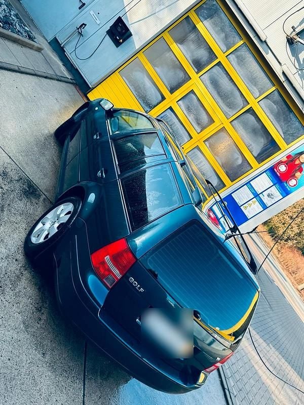 Second-hand VW Golf IV 105 CP (77 kW) 2004 Verde Break