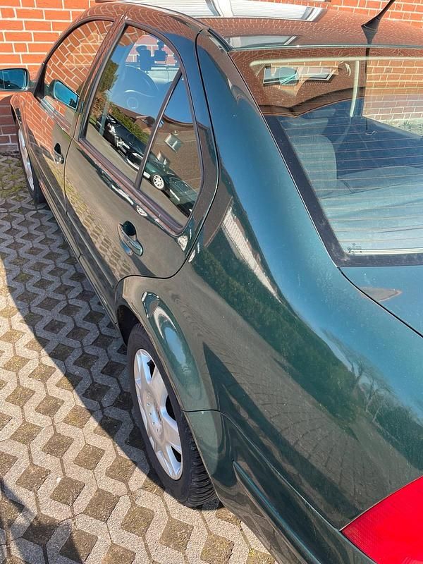 Gebraucht VW Bora Highline 101 PS (74 kW) 1999 Grün Limousine