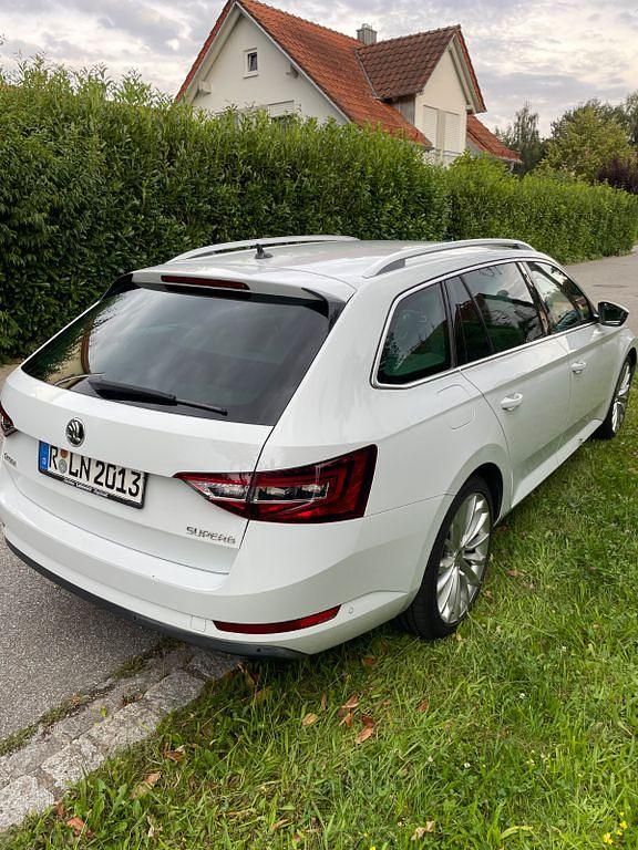 Gebraucht Skoda Superb Style 190 PS (139 kW) 2016 Weiß Kombi