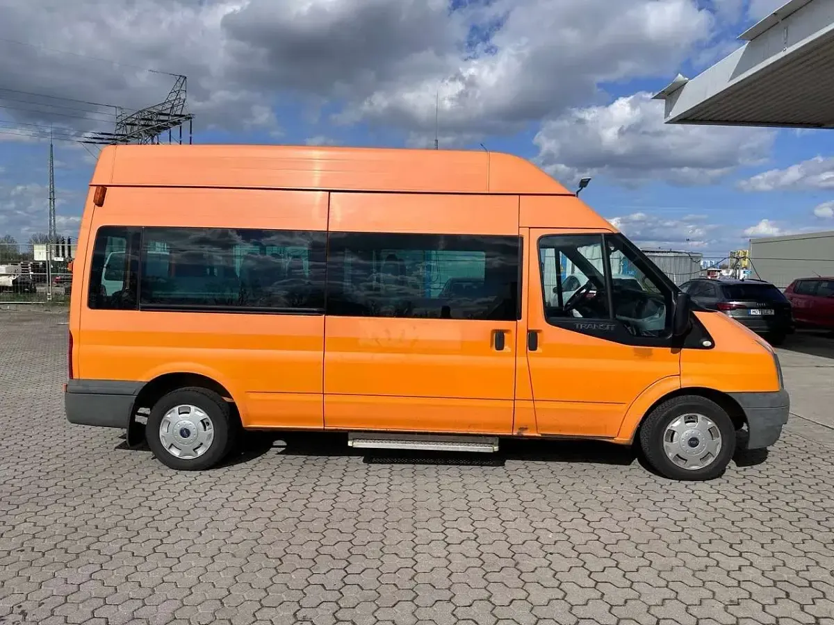 Gebraucht Ford Transit Tourneo Trend 125 PS (91 kW) 2013 Orange Van / Kleinbus