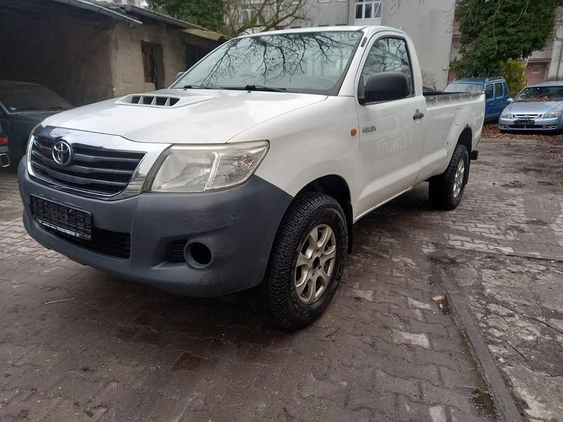 Weiß Gebraucht 2013 Toyota HiLux Abholung | 11.900 € (Guter Preis) - Bild 1/4