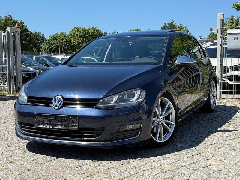 Blau Gebraucht 2016 VW Golf VII Highline Limousine | 10.490 € (Guter Preis) - Bild 1/4
