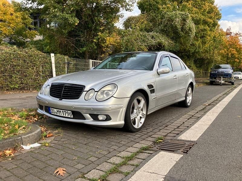 Silber Gebraucht 2002 Mercedes E500 Avantgarde Limousine | 4.200 € (Guter Preis) - Bild 1/4