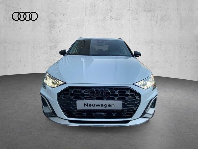 Gebraucht Audi A3 Ambiente 150 PS (110 kW) 2025 Gletscherweiß metallic SUV