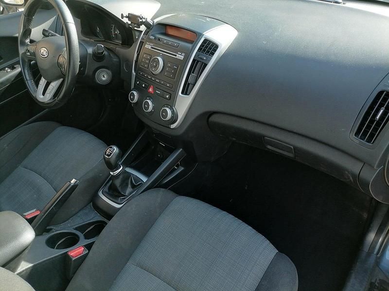 Gebraucht Kia Ceed 109 PS (80 kW) 2010 Grün Kleinwagen