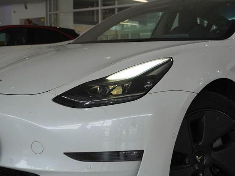 Gebraucht Tesla Model 3 366 kW (498 PS) 2021 Pearl white multicoat Limousine