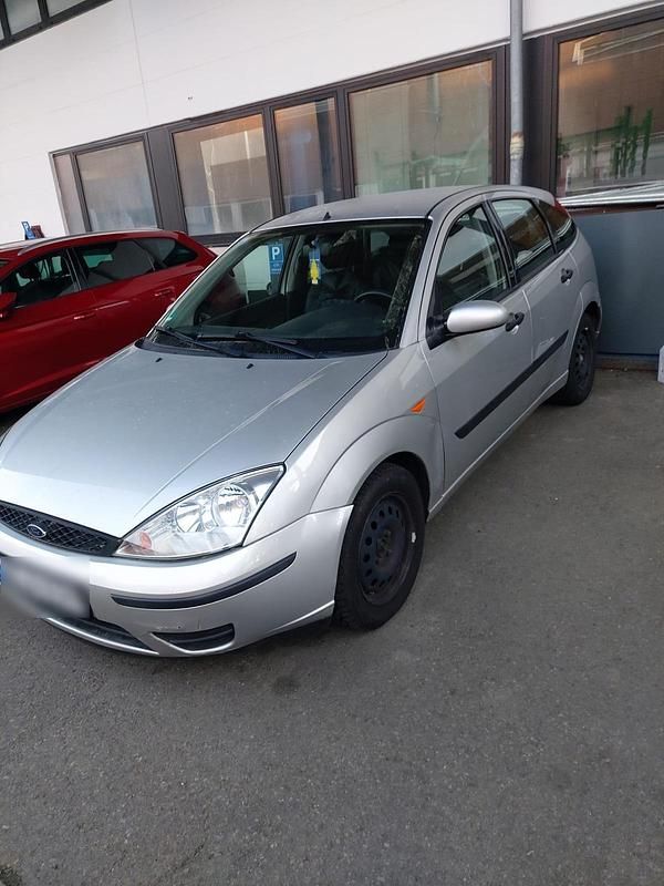 Second-hand Ford Focus 110 CP (80 kW) 2004 Argintiu Hatchback