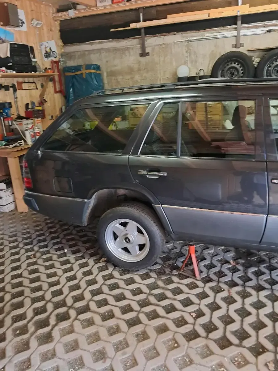 Gebraucht Mercedes 230 136 PS (100 kW) 1991 Schwarz Kombi