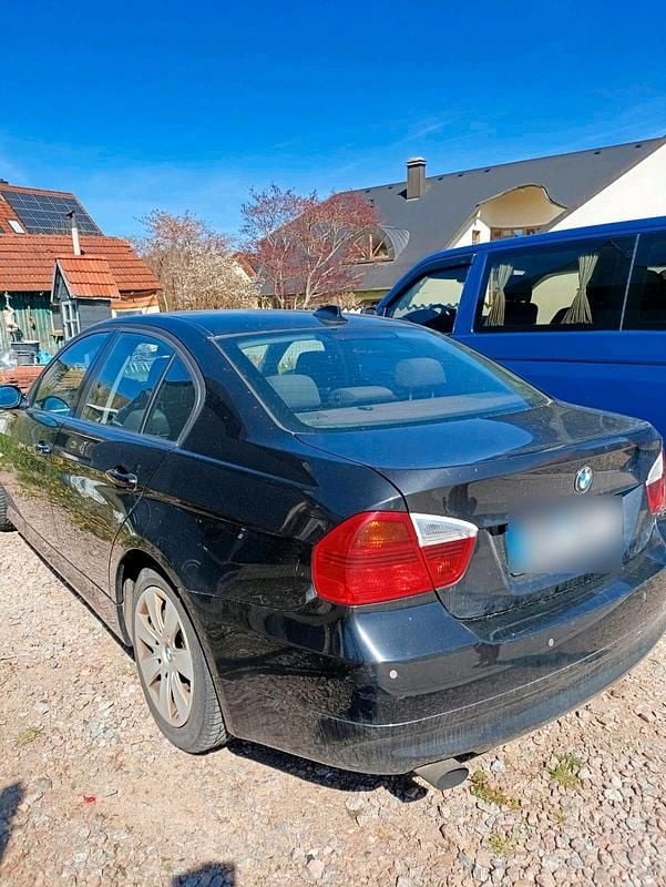 Second-hand BMW 320 150 CP (110 kW) 2007 Negru Berlinǎ