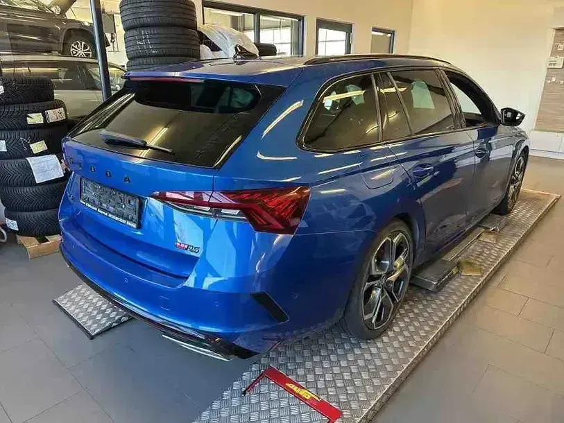 Gebraucht Skoda Octavia RS 245 PS (180 kW) 2021 Raceblau metallic Kombi