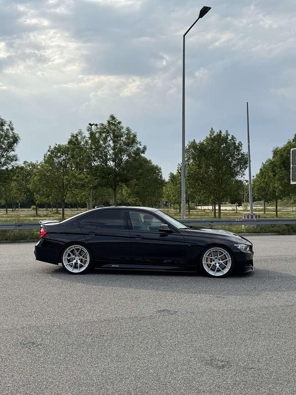 Gebraucht BMW 320 M Performance 190 PS (139 kW) 2016 Schwarz Limousine