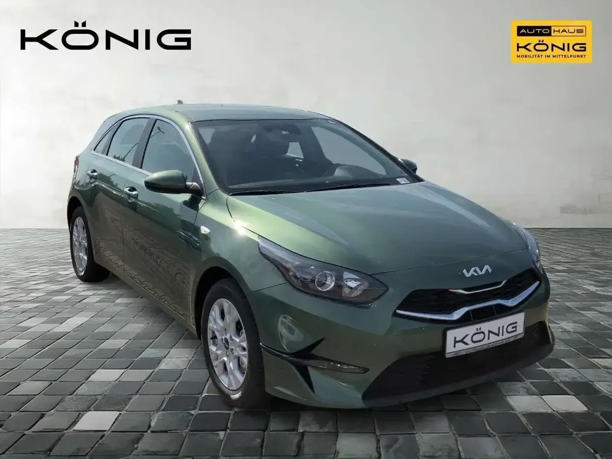 Neu Kia Ceed Vision 140 PS (102 kW) 2025 Experience grün metallic Kleinwagen