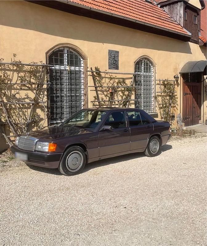 Gebraucht Mercedes 190 118 PS (86 kW) 1991 Violet Limousine