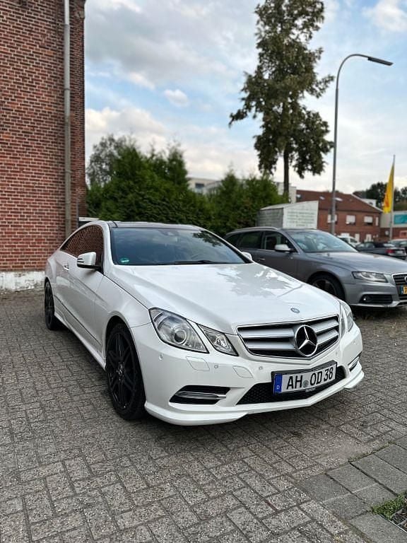 Gebraucht Mercedes E350 AMG 265 PS (194 kW) 2012 Weiß Coupé