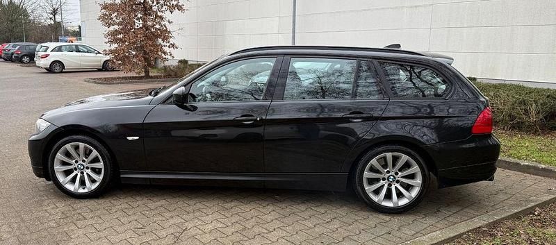 Gebraucht BMW 325 204 PS (150 kW) 2010 Schwarz Kombi