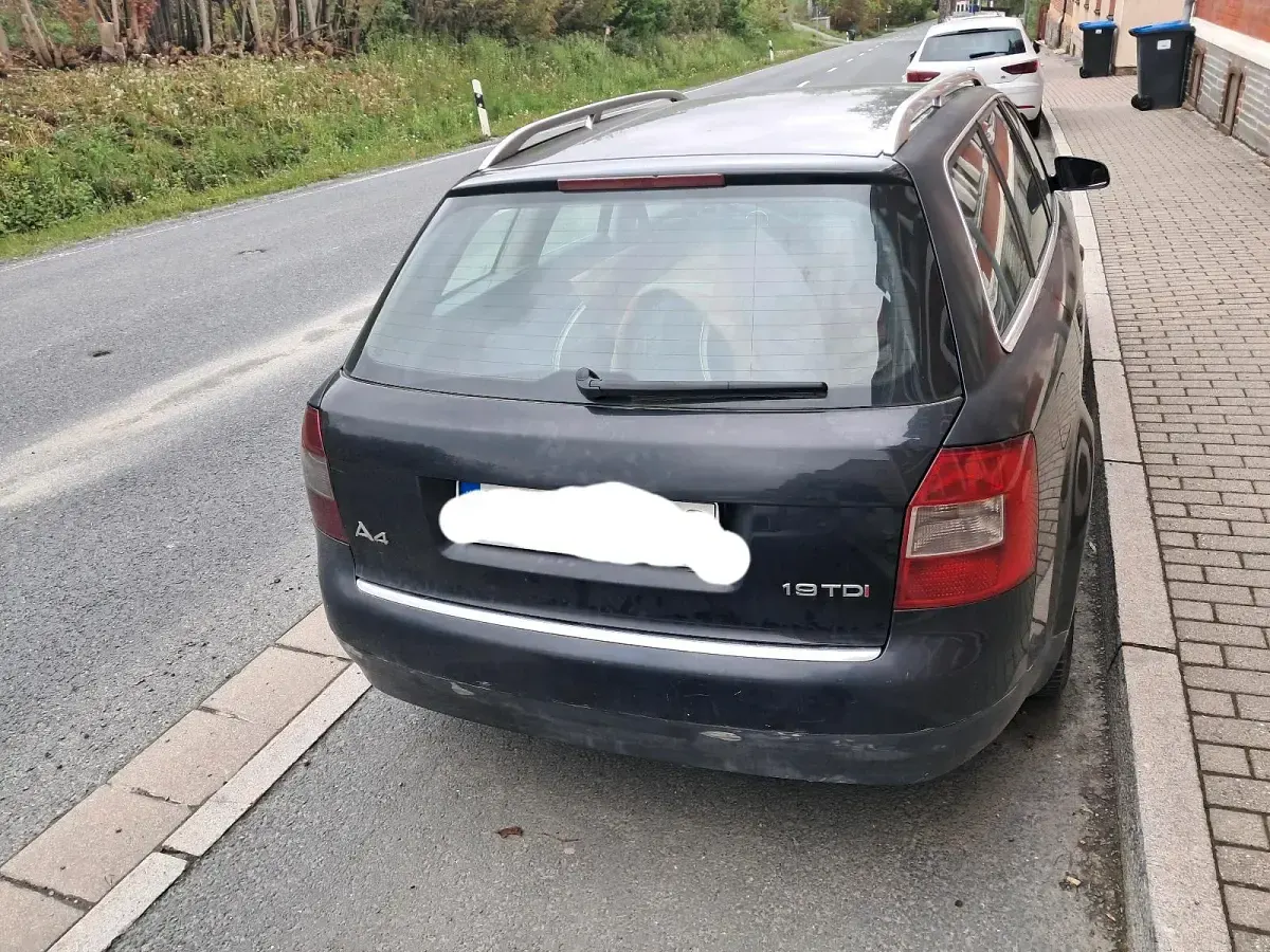Gebraucht Audi A4 130 PS (95 kW) 2004 Schwarz Kombi