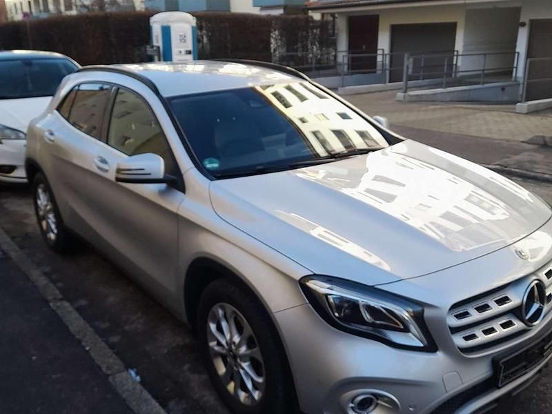 Gebraucht Mercedes GLA220 184 PS (135 kW) 2019 Silber SUV