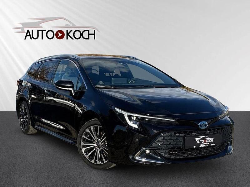 Mysticschwarz mica Gebraucht 2023 Toyota Corolla Team Kombi | 28.888 € (Etwas zu teuer) - Bild 1/4