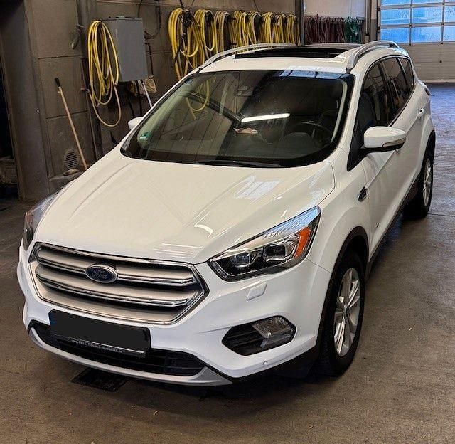 Weiß Gebraucht 2017 Ford Kuga Trend SUV | 10.600 € (Superpreis) - Bild 1/4