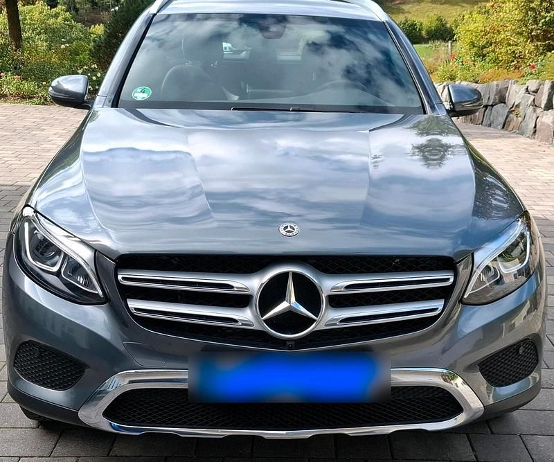 Grau Gebraucht 2019 Mercedes GLC350 SUV | 29.990 € (Guter Preis) - Bild 1/4