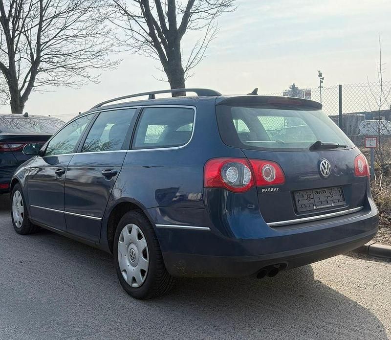 Gebraucht VW Passat Comfortline 140 PS (102 kW) 2010 Blau Kombi